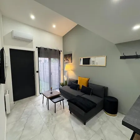Casa vacanze Chic Duplex Lyon Avec Terrasse Vénissieux