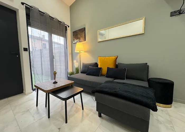 Casa vacanze Chic Duplex Lyon Avec Terrasse Vénissieux